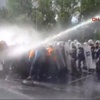 Taksim'e yürümek isteyen gruba polis müdahalesi