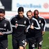 Beşiktaş'a derbi öncesi müjde! Takımla idmana çıktı Beşiktaş'a derbi öncesi müjde! Takımla idmana çıktı