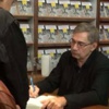 İstiklal'de Orhan Pamuk kuyruğu İstiklal'de Orhan Pamuk kuyruğu