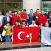 Şampiyonlar çoşkuyla karşılandı Şampiyonlar çoşkuyla karşılandı