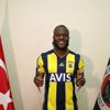 Moses imzayı attı, formayı giydi