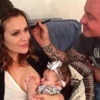 Alyssa Milano emziren anneler modasına uydu Alyssa Milano emziren anneler modasına uydu