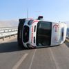 Vakaya giden ambulans devrildi Vakaya giden ambulans devrildi