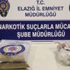 Uyuşturucuyu beline bezle sarmış Uyuşturucuyu beline bezle sarmış
