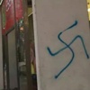 Türklerin işyerlerine Nazi sembolleri çizdiler Türklerin işyerlerine Nazi sembolleri çizdiler