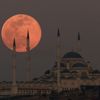 İstanbul'da 'Süper Solucan Ay' manzarası İstanbul'da 'Süper Solucan Ay' manzarası