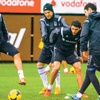 Cenk ve demba Ba döndü Cenk ve demba Ba döndü