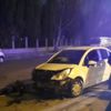 Yoldan çıkan araç beton saksıya çarptı Yoldan çıkan araç beton saksıya çarptı