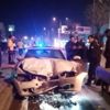 Lüks otomobil polis aracına çarptı Lüks otomobil polis aracına çarptı