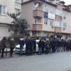 Bu kuyruk 180 gün boyunca eve ekmek götürmek için Bu kuyruk 180 gün boyunca eve ekmek götürmek için