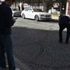 Annesinin elini bırakıp karşıya geçerken otomobilin altında kaldı