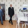 Aliyev'den gazetecilere ev jesti