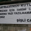 Şişli Camii'nde 1 Mayıs pankartı