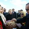 Kiev’de Erdoğan’a ekmekli karşılama Kiev’de Erdoğan’a ekmekli karşılama