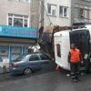 İBB'nin kamyonu park halindeki araçların üzerine devrildi
