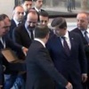 Başbakan Davutoğlu: "Siyasi hayatımda ilk kez hediye kabul ediyorum" Başbakan Davutoğlu: "Siyasi hayatımda ilk kez hediye kabul ediyorum"
