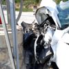 Bariyerlere çarpan otomobilin sürücüsü öldü