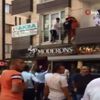 Binayı dumanlar sardı, 20 kişi kurtarıldı Binayı dumanlar sardı, 20 kişi kurtarıldı
