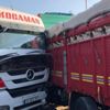 Park halindeki kamyona çarpan tırın sürücüsü öldü Park halindeki kamyona çarpan tırın sürücüsü öldü