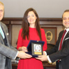 Hayat kurtaran hostese İAÜ’den plaket