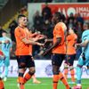 Demba Ba sonradan girdi, maçın yıldızı oldu