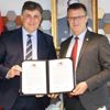 Karşıyaka ve Alaşehir ‘kardeş şehir’ oldu Karşıyaka ve Alaşehir ‘kardeş şehir’ oldu