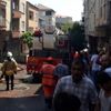 Küçükçekmece'de çatı yangını mahallede paniğe neden oldu Küçükçekmece'de çatı yangını mahallede paniğe neden oldu