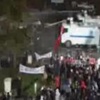Polise 'At lan şunları aşağı!' talimatı