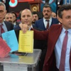 Oy verme işlemi sürüyor Oy verme işlemi sürüyor