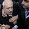 Kılıçdaroğlu’nu linç girişiminden kurtaran koruma müdürü emekli edildi Kılıçdaroğlu’nu linç girişiminden kurtaran koruma müdürü emekli edildi