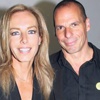 Yunan Bakan Varoufakis ve eşine saldırdılar Yunan Bakan Varoufakis ve eşine saldırdılar