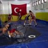 Ağabeyinin teşvikiyle güreşe başladı, şimdi başarıdan ... Ağabeyinin teşvikiyle güreşe başladı, şimdi başarıdan ...