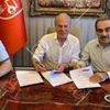 Mustafa Denizli Traktör Sazi'yle 5 yıllık sözleşme imzaladı Mustafa Denizli Traktör Sazi'yle 5 yıllık sözleşme imzaladı