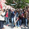 Protestocu grup HDP bayraklarını yaktı