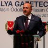 Çavuşoğlu: Vandalizme karşıyız ama Fransız polisinin kullandığı aşırı güç gerçekten ibretlik Çavuşoğlu: Vandalizme karşıyız ama Fransız polisinin kullandığı aşırı güç gerçekten ibretlik
