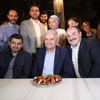 Sahurda sürpriz! Binali Yıldırım, simit tepsisiyle salona girdi Sahurda sürpriz! Binali Yıldırım, simit tepsisiyle salona girdi