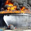 Petrol tankerleri günlerdir yanıyor Petrol tankerleri günlerdir yanıyor