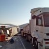 Yolcu otobüsü tıra çarptı: 29 yaralı Yolcu otobüsü tıra çarptı: 29 yaralı
