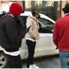 İstiklal Caddesi'nde tokalaşan 3 kişiye para cezası İstiklal Caddesi'nde tokalaşan 3 kişiye para cezası