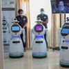 Doktorların giremediği yerlere girecekler: Ruanda'da koronavirüse karşı robotlar devrede