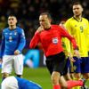 Chiellini'nin Cüneyt Çakır'ı kandırmak istemesi kameralara yansıdı Chiellini'nin Cüneyt Çakır'ı kandırmak istemesi kameralara yansıdı