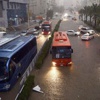 Kabe'de vinç devrildi: Yaralılar var
