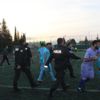 Sahada yumruk ve tekmeler havada uçuştu Sahada yumruk ve tekmeler havada uçuştu