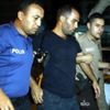 Polis kaçan zanlıyı ticari taksiyle kovalayıp yakaladı Polis kaçan zanlıyı ticari taksiyle kovalayıp yakaladı