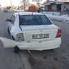 Frene bastı otomobil çarptı Frene bastı otomobil çarptı