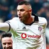 Beşiktaş Oumar Niasse ile dirsek teması halinde Beşiktaş Oumar Niasse ile dirsek teması halinde