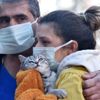 Yangında mahsur kalan kedisine kavuşunca gözyaşı döktü