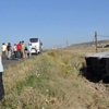 Yolcu otobüsü tarlaya devrildi, 20 yaralı var...