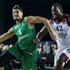 Anadolu Efes 3. çeyrekteki etkili oyunuyla Darüşşafaka'yı deplasmanda 93-88 mağlup etti