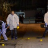 Polis aracına ses bombası atıldı Polis aracına ses bombası atıldı